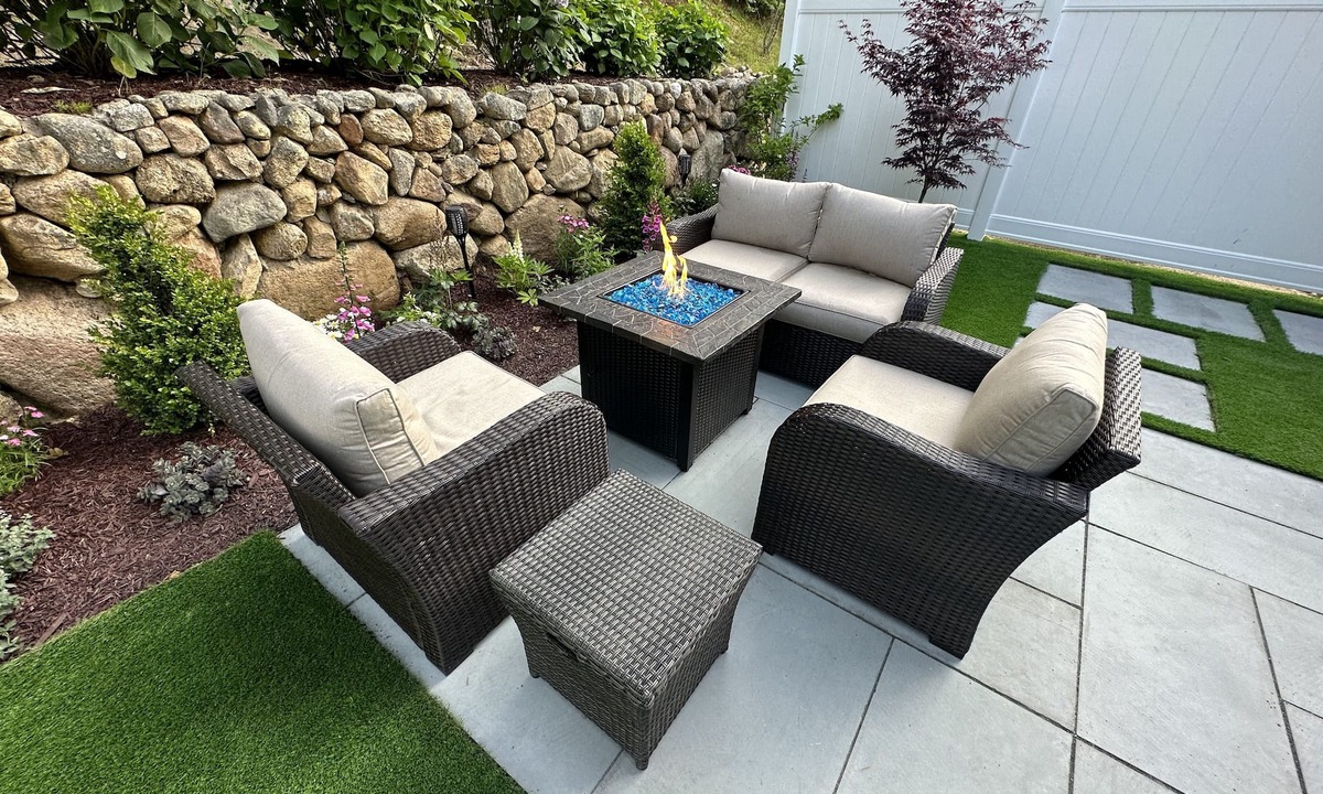 Tisbury Apartment | Stylish renovated apartment, 2 miles from town, private gardens & fire pit