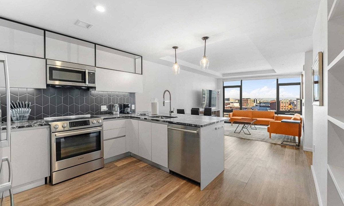 Shawmut Apartment | Stylish South End Penthouse Stunning City Views