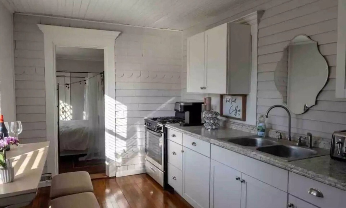 East Avenue Apartment | Stylish Studio On Oxford
