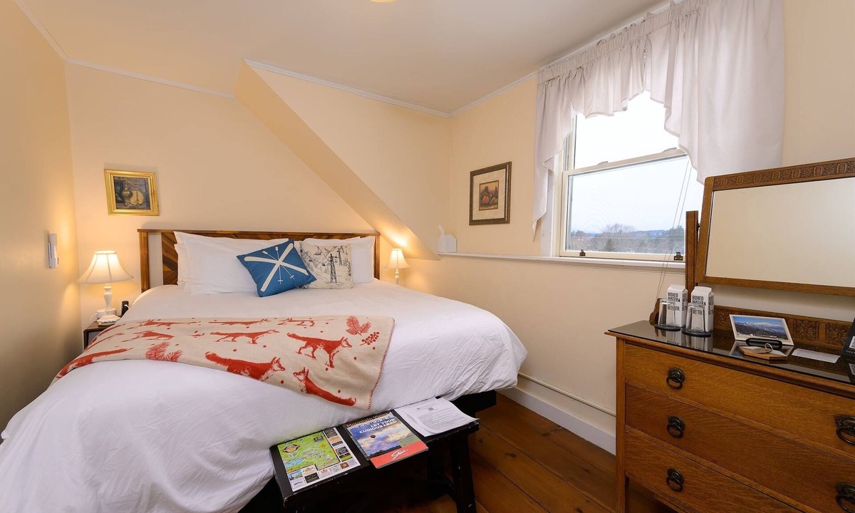 Stowe Bed & Breakfast | Sugarloaf Mountain+Breakfast @ Brass Lantern Inn