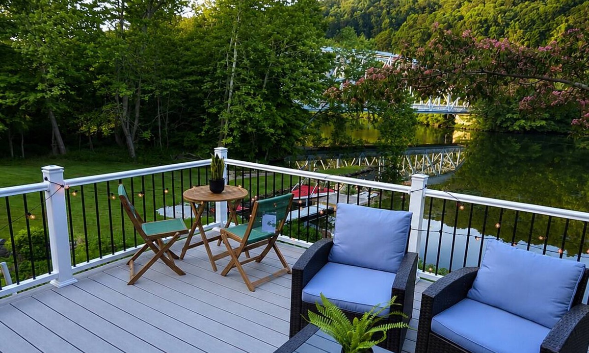 South Britain House | Sumak Kawsay - Life in harmony. Waterfront Hot Tub + NYC