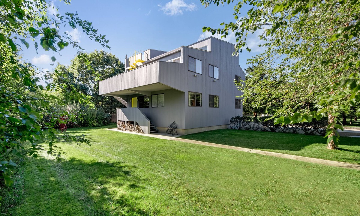 Amagansett House | Summer 25 and Yr-Round Available! Walk to Beach and Town! South of Highway AMG!
