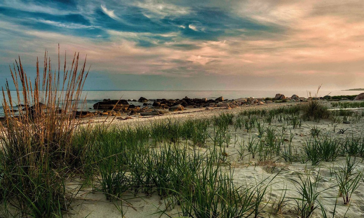 Charlestown House | Summer Beach Rental w/Beach Pass - 3 bed/3 bath