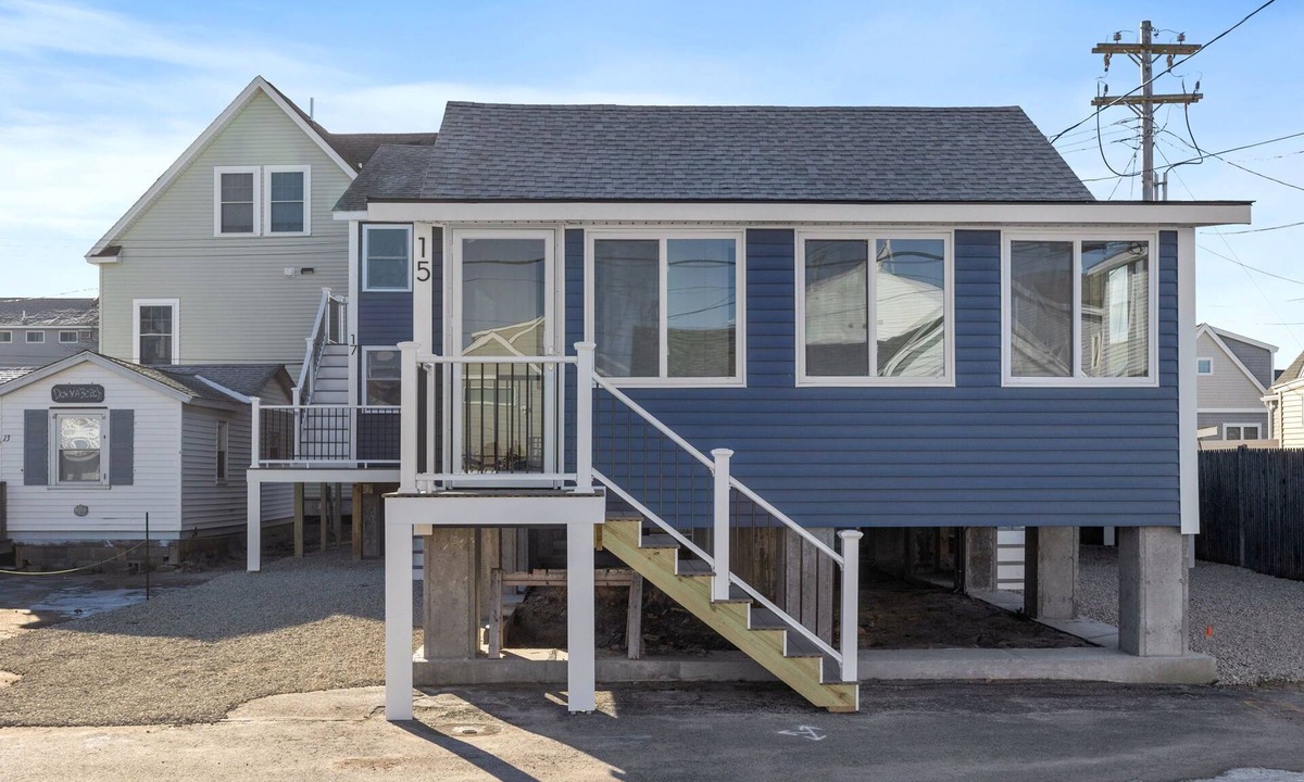 Hampton Cottage | Summer Escape Close to Beach, Ocean, Shops