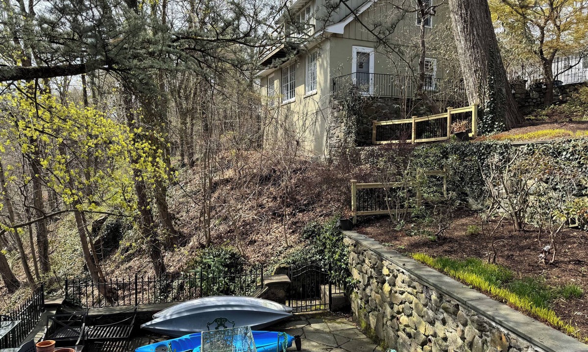 Croton-on-Hudson Cottage | Summer fun on the river. Swim, fish, kayak and bird watch at Croton River Gorge.