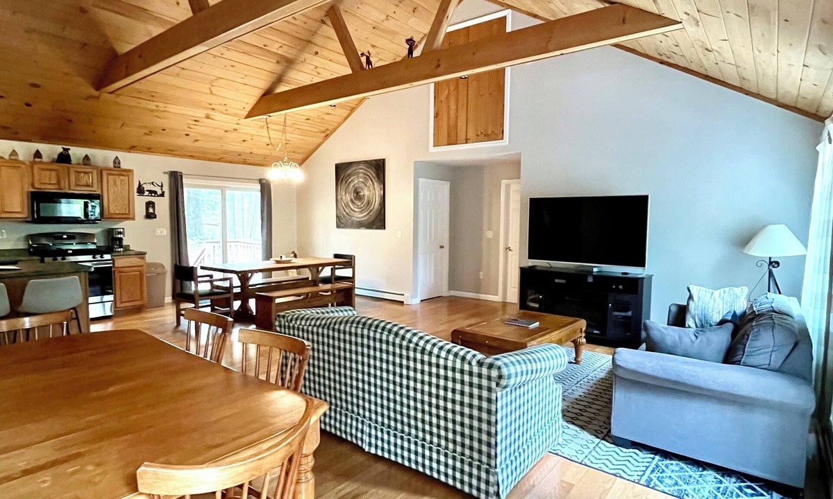 Conway House | Summer Getaway in White Mountain with Lake and Beach Access. Nearby Hiking.