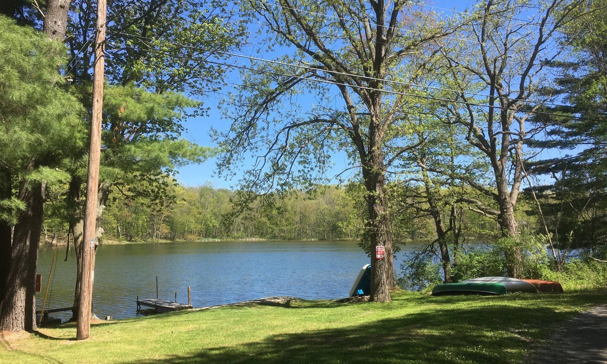 Ancramdale Cottage | Summer Rental -3-bedroom cottage in Ancramdale. Private swimming lake with beach
