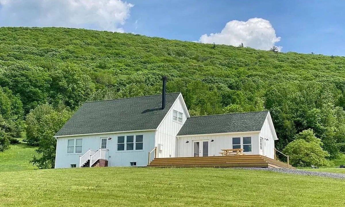 Town of Copake House | Summer rental 4Br - Big views + Pond, 10 acres bwtn Hudson and Great Barrington
