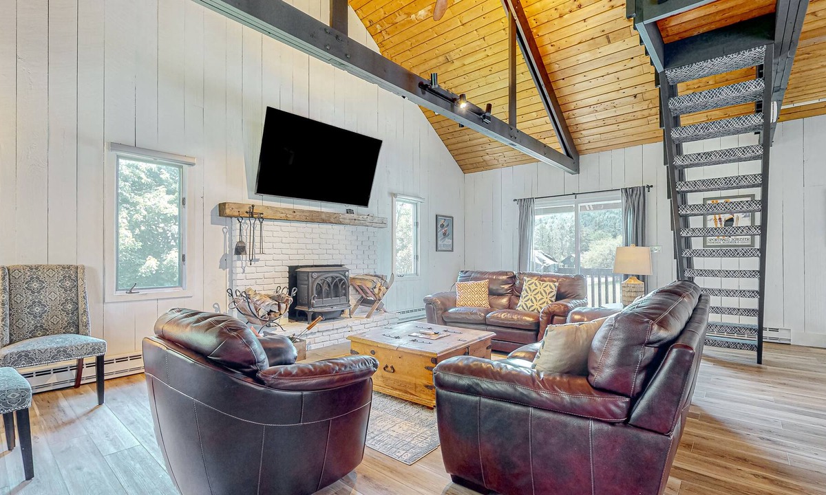 Stratton Mountain House | Summit View | Mtn/ski-view townhouse with heated pool, wood stove, grill, W/D