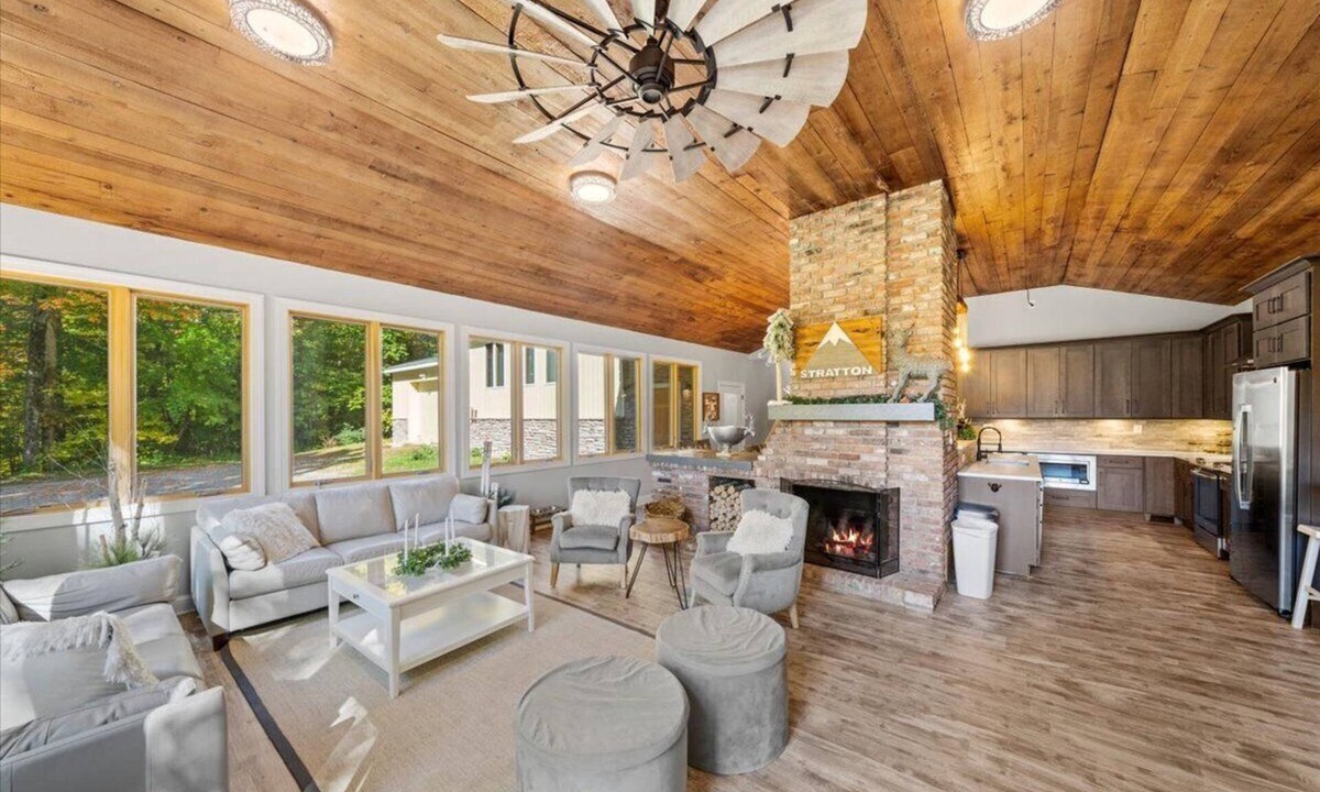Stratton Mountain House | Summit View Ski and Golf Retreat w/hot tub & Sauna