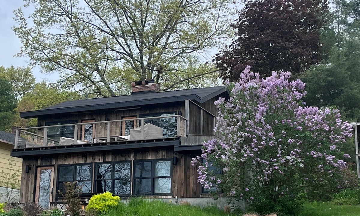 Copake House | Sun-Filled Lakefront Home in Copake