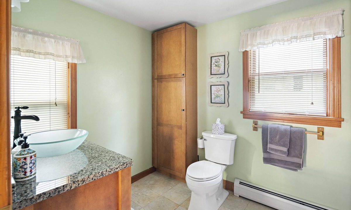 Lee House | Sun-Filled Lenox Retreat - Minutes to Tanglewood!
