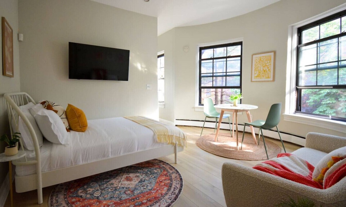 Prudential - St. Botolph Apartment | Sunkissed Studio near South End