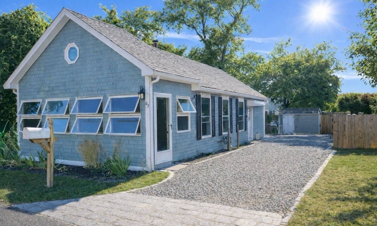 Barnstable Cottage | Sunny 3-bedroom cottage with WiFi and AC-Steps to beach and walkable to town!