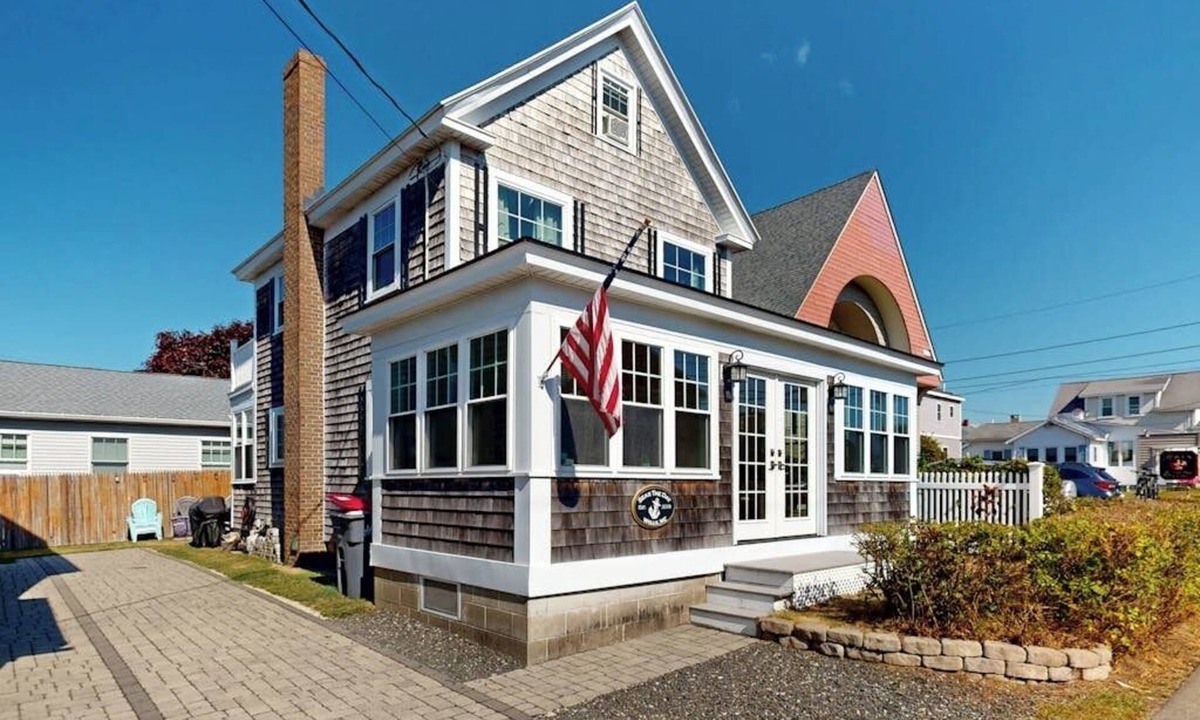 Wells Beach House | Sunny home near the sand with bikes, grill, firepit, & balcony- dog-friendly