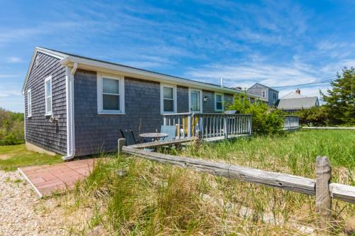 Sagamore Beach House | Sunny Sagamore Getaway—Steps from the Sand