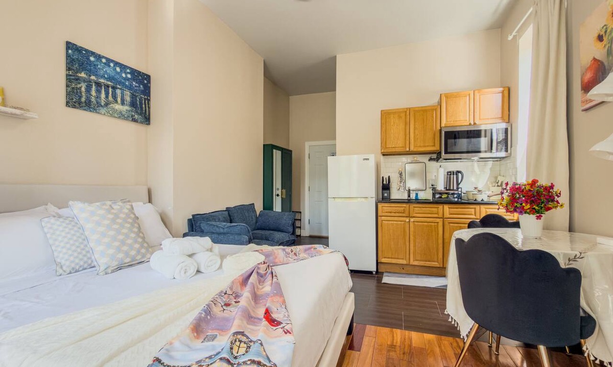 Spruce Hill Apartment | Sunny Studio Nest near Drexel & UPenn