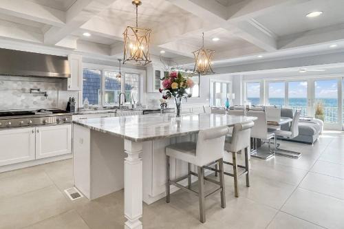 Milford House | Sunrise Waterfront Retreat