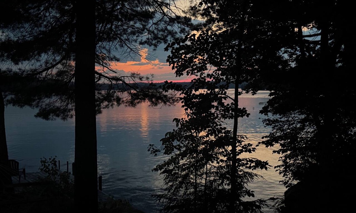 Nobleboro Cottage | Sunset Cottage on Damariscotta Private Lakefront Private Dock & Kayaks Sleeps 8