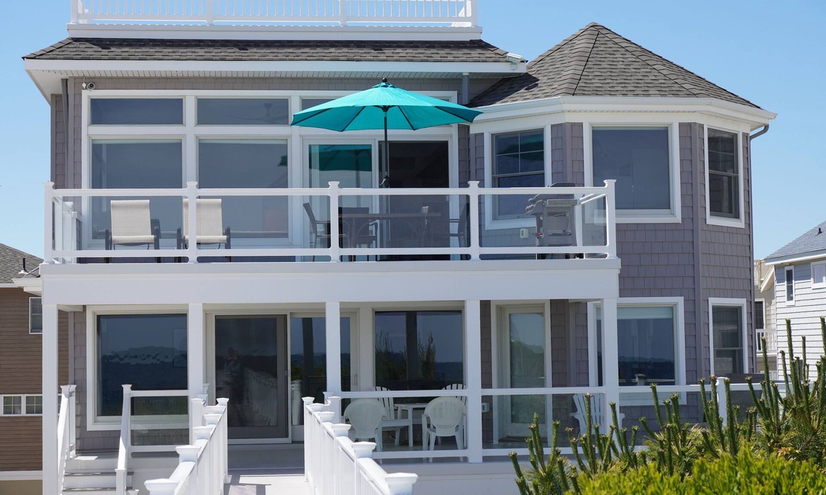 Surf City House | Surf City Escape! Large Oceanfront Home with 6 Bedrooms, Elevator and Hot Tub