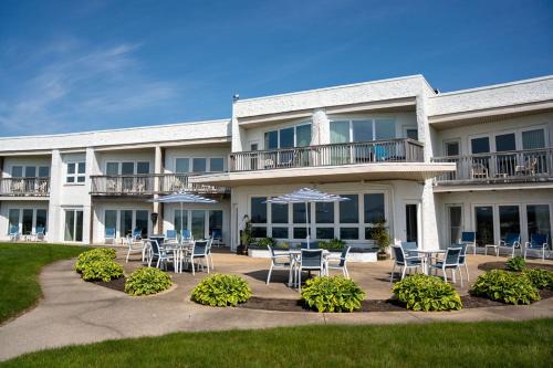 South Yarmouth Hotel | Surf & Sand Beach Motel