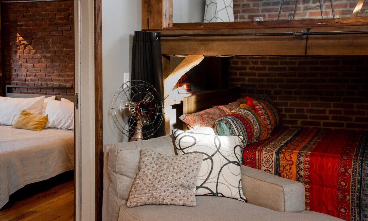 Lancaster Apartment | Sweet Lancaster Suite