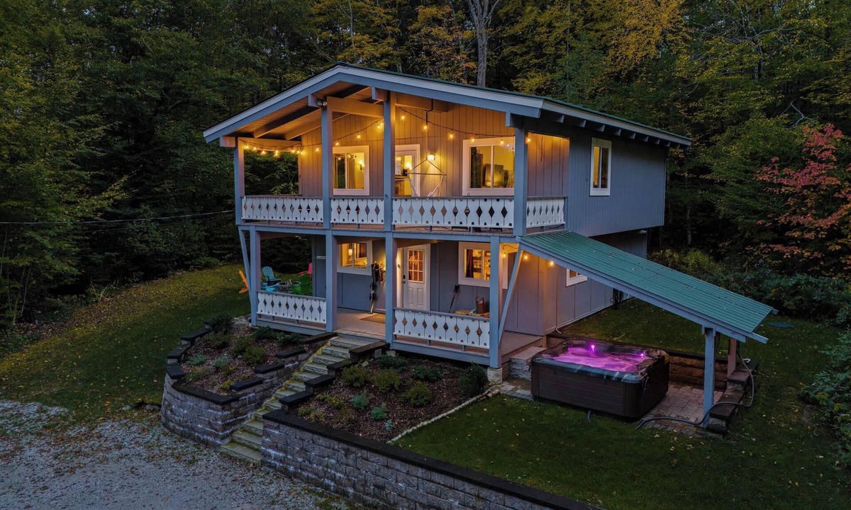 Killington House | Tanglewood Retreat - Hot Tub - Fire Pit - Mountain View