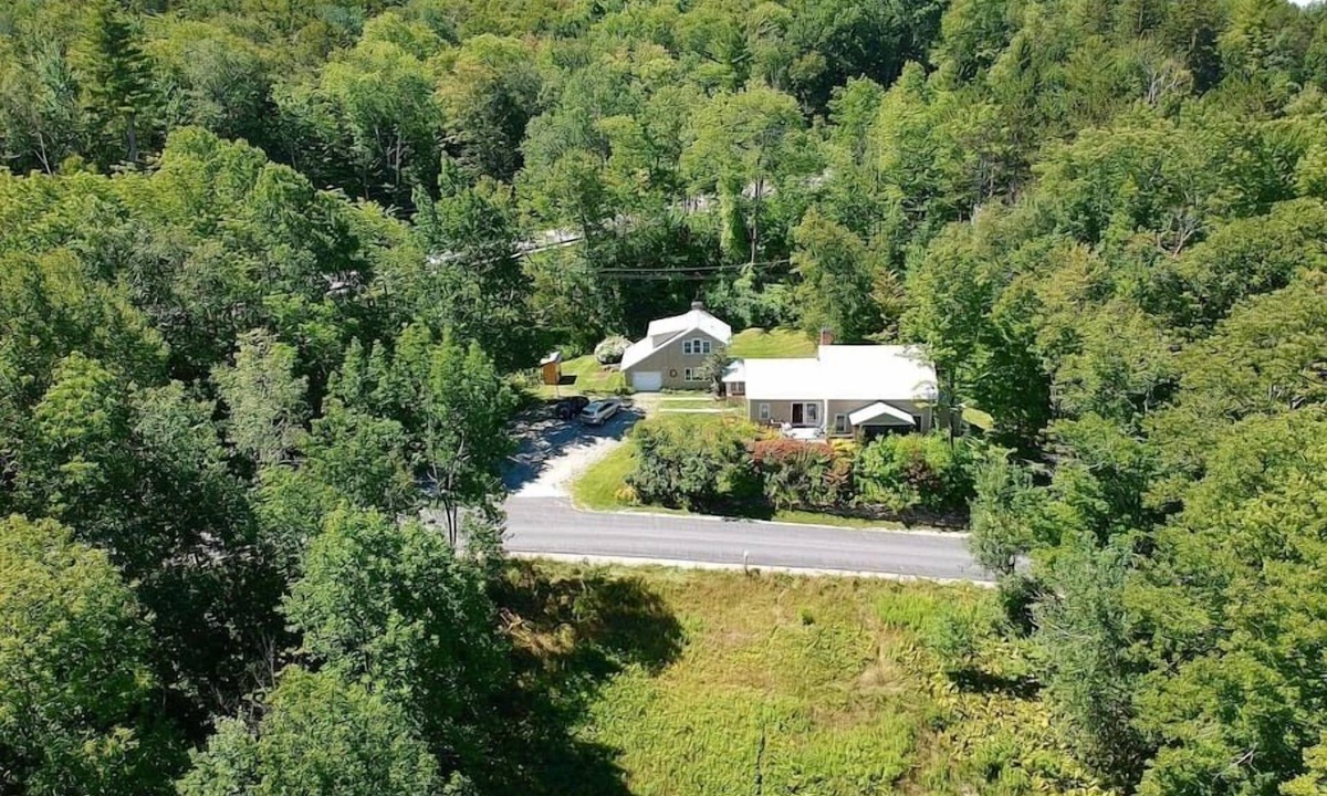 Stratton Mountain House | Taylor Farm House + Guest House! - 6 bedroom /5.5 bathroom