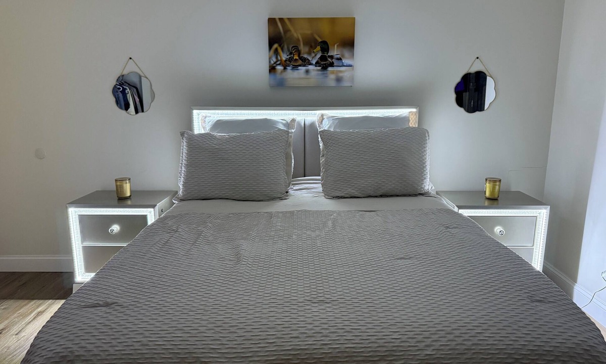 Amesbury Apartment | Terrific 2-bedroom apartment in charming Amesbury