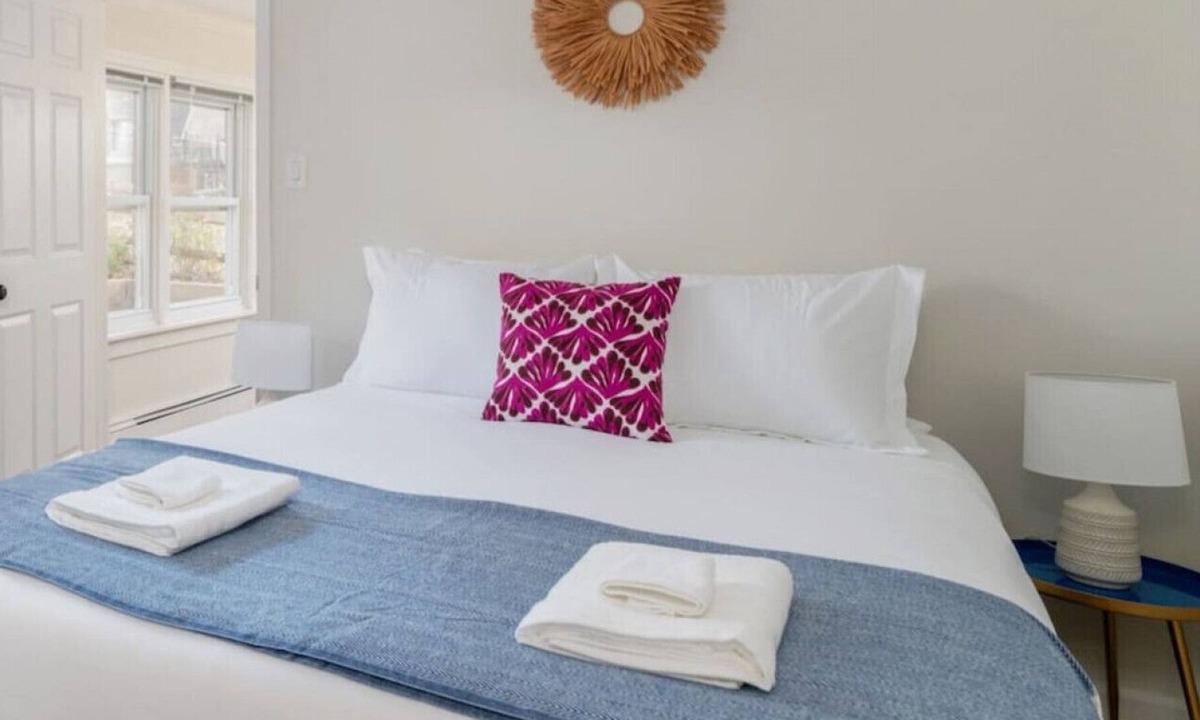 Niantic Cottage | The Bay Cottage · Rocky Neck Park, Beach & Niantic