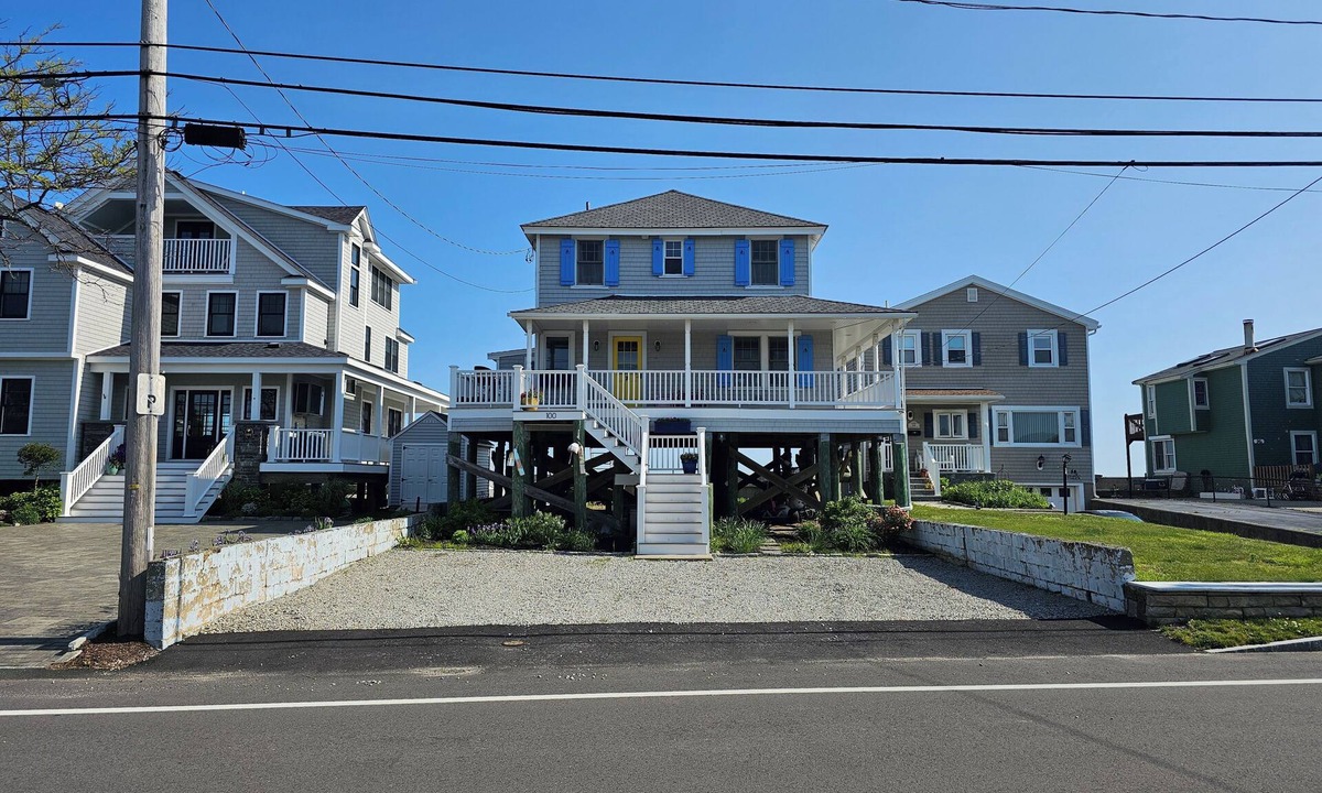 Hull House | The Beach House, Crescent Beach, Hull