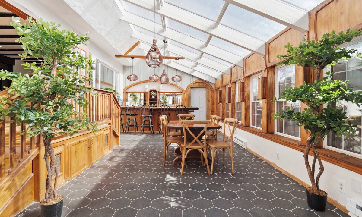 West Dover Villa | The Birch 13BR Villa 2 min from Mt. Snow Hot Tub Pool