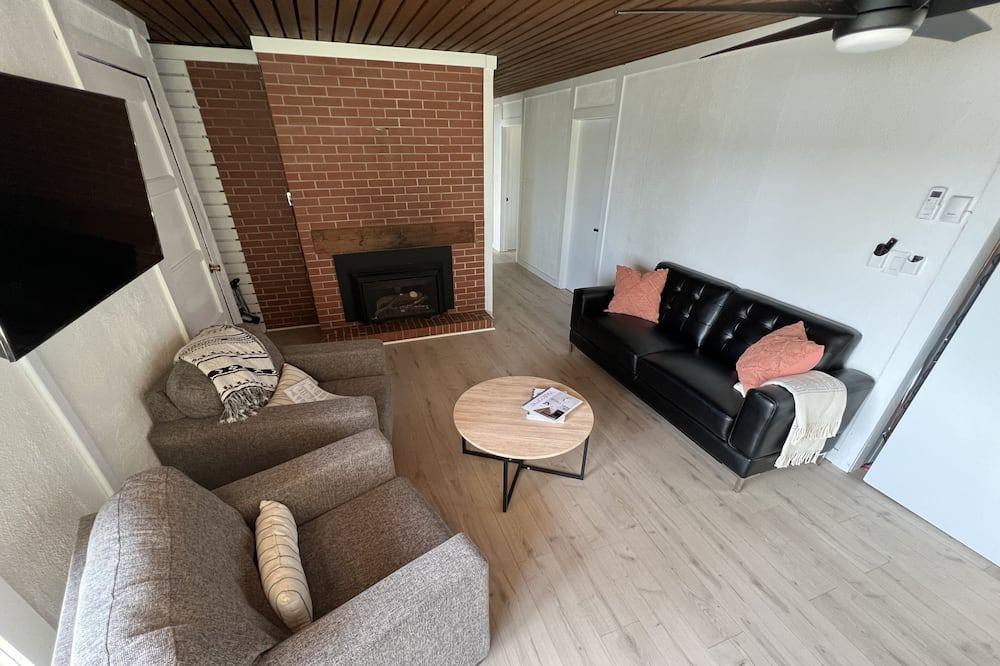 Lake St. Peter Cottage | The Birch: Cottage with Views on the Beautiful Lake Mckenzie