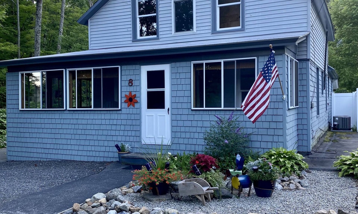 Bolton Landing House | The Blue Escape - Enjoy downtown by foot