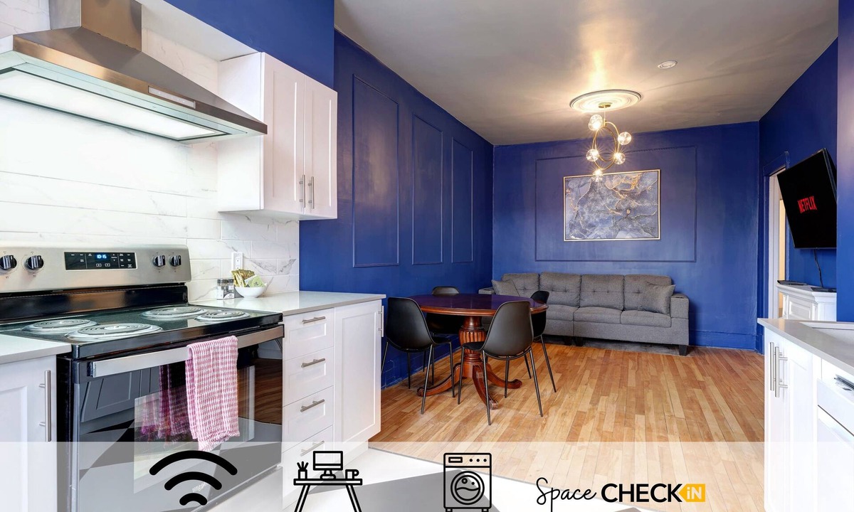 Hochelaga Apartment | The Blue Lounge | Subway nearby | Parking