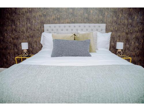 East Cambridge House | The Cambridge Haven Luxury 2BR Townhouse Private Entry MIT Kendall Sq