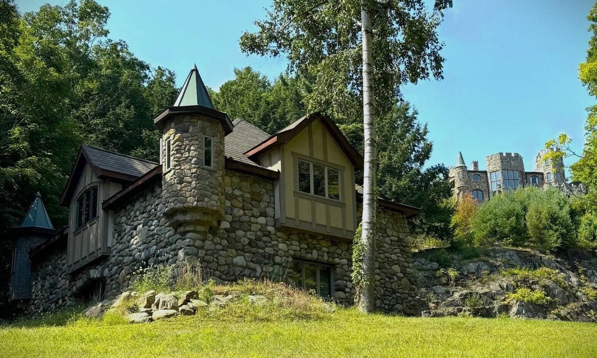 Bolton Landing Other | 'The Castle Gatehouse' of Highlands Castle
