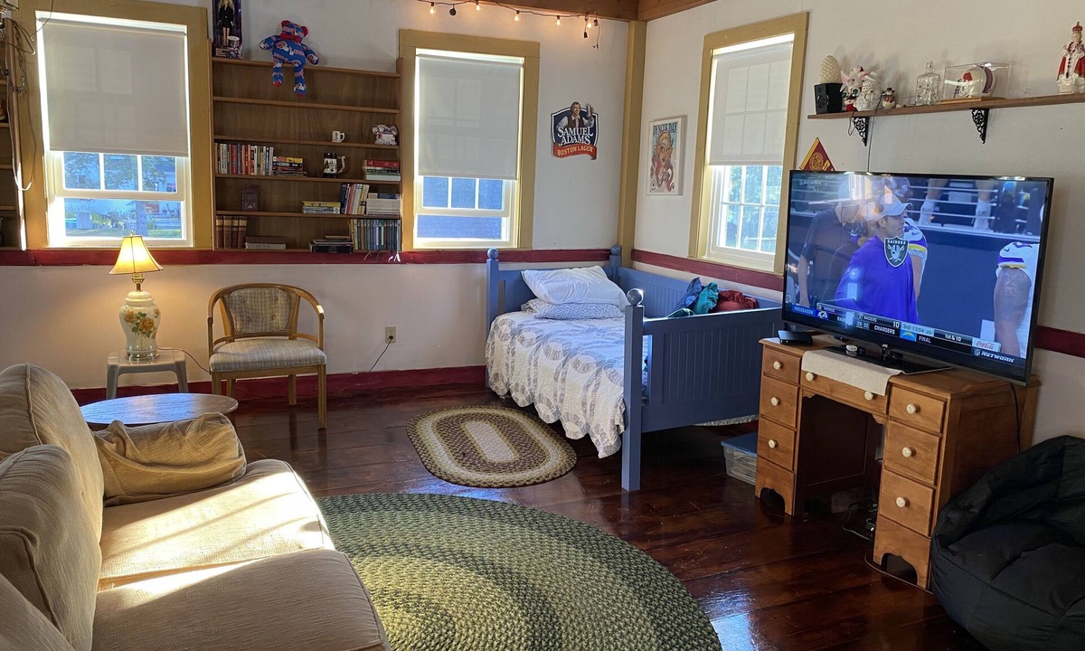 West Newfield House | The Chellis House at 111 Elm St Newfield ME … private 2 floor accommodation