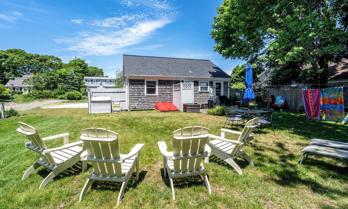 West Yarmouth House | The Dog Friendly Neighborhood that Time Forgot.