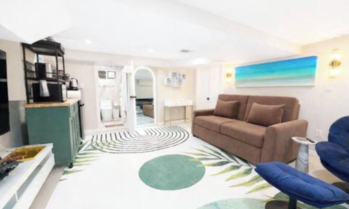 Hewlett House | The Executive Luxe Retreat of Hewlett near JFK, Long Island Jewish Valley Stream