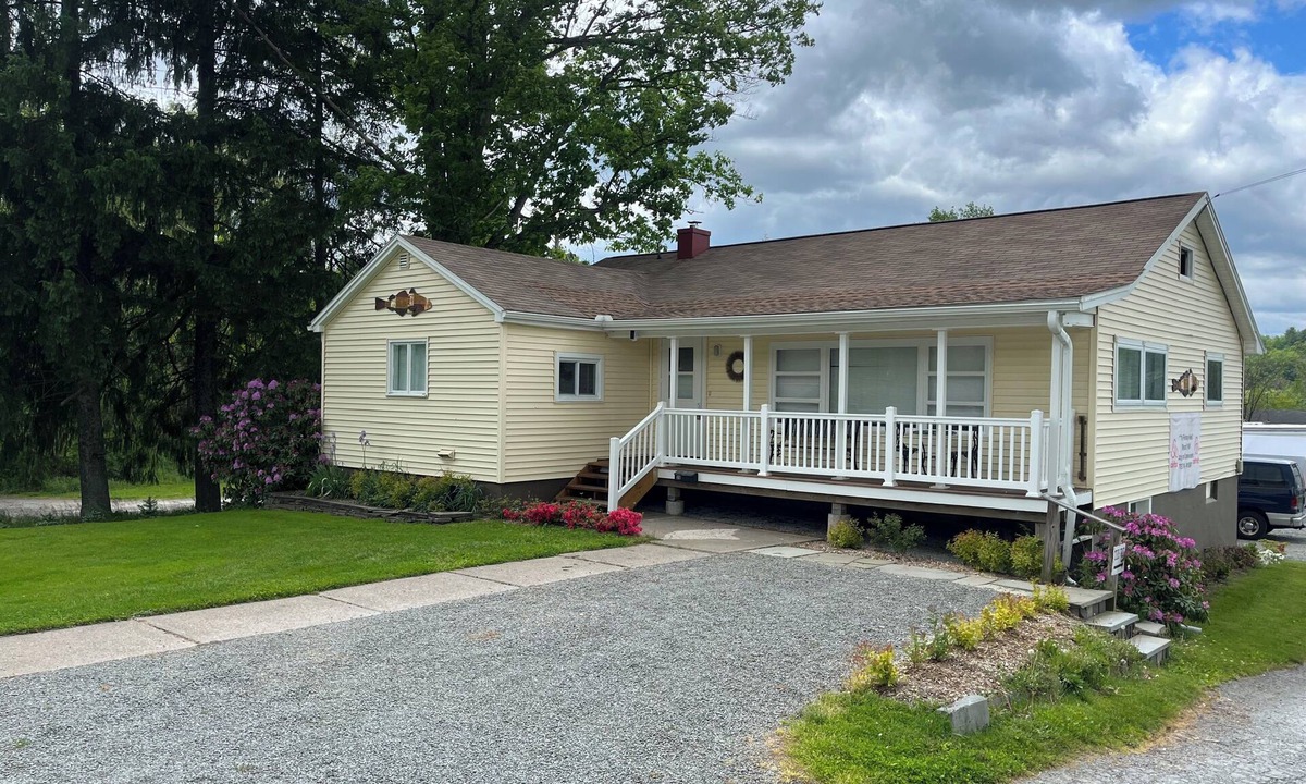 Deposit House | The Fishing Hole.cozy home near world class fishing and close to NY route 17