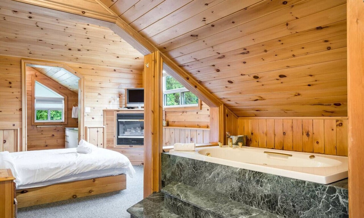 The Blue Mountains Ski Chalet | The Four Leaf Clover at The Blue Mountains for 12