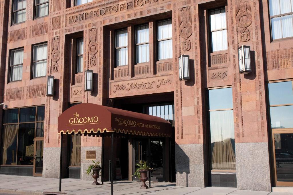 Downtown Niagara Falls Hotel | The Giacomo Niagara Falls NY, an Ascend Collection Hotel