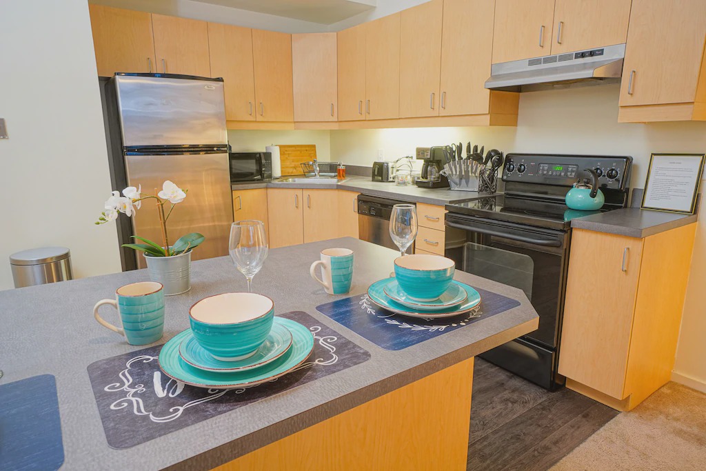Spring Garden Apartment | The Golden, Exquisite Loft, Parking & City Views