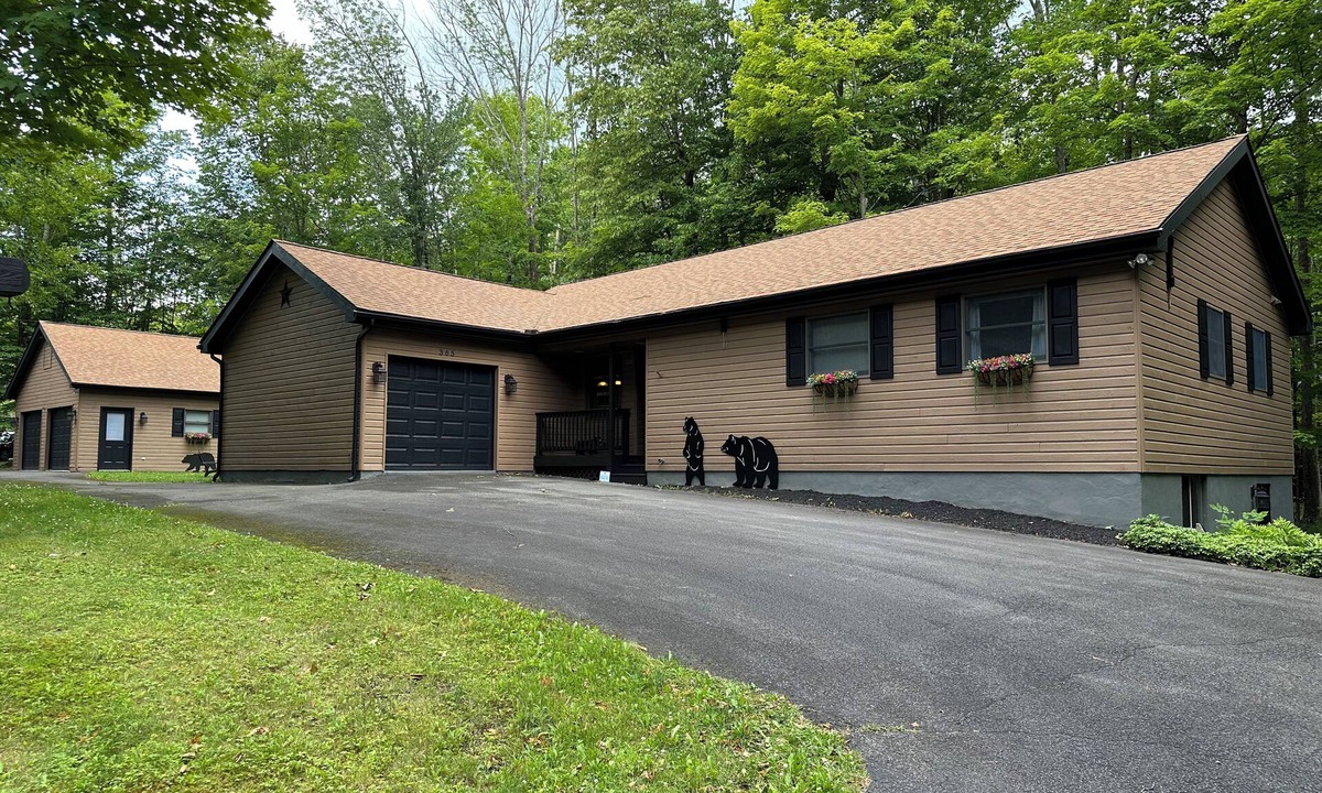 Hamlin House | The Hideout Amenity Filled Community - Huge Bar, Game Room, Theater all in house