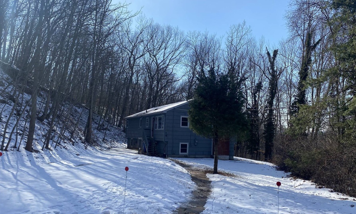 Hamden House | The house on the hill