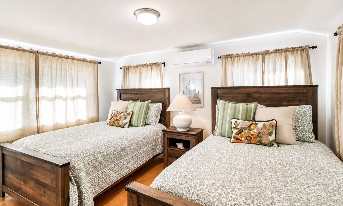 Oak Bluffs Cottage | The Island Collection MV: Charming Cottage Located In Heart Of Oak Bluffs