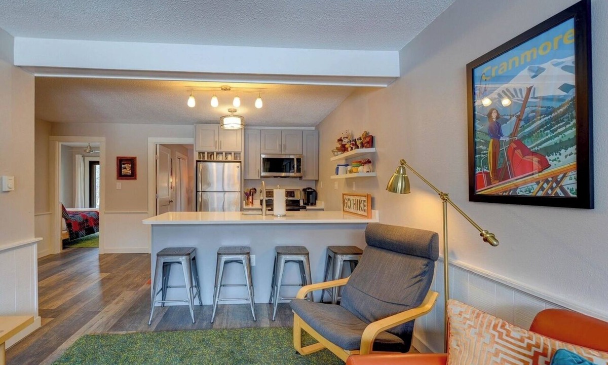 Jackson Condo | The Knotty Chipmunk - Cozy Condo - Sleeps 6