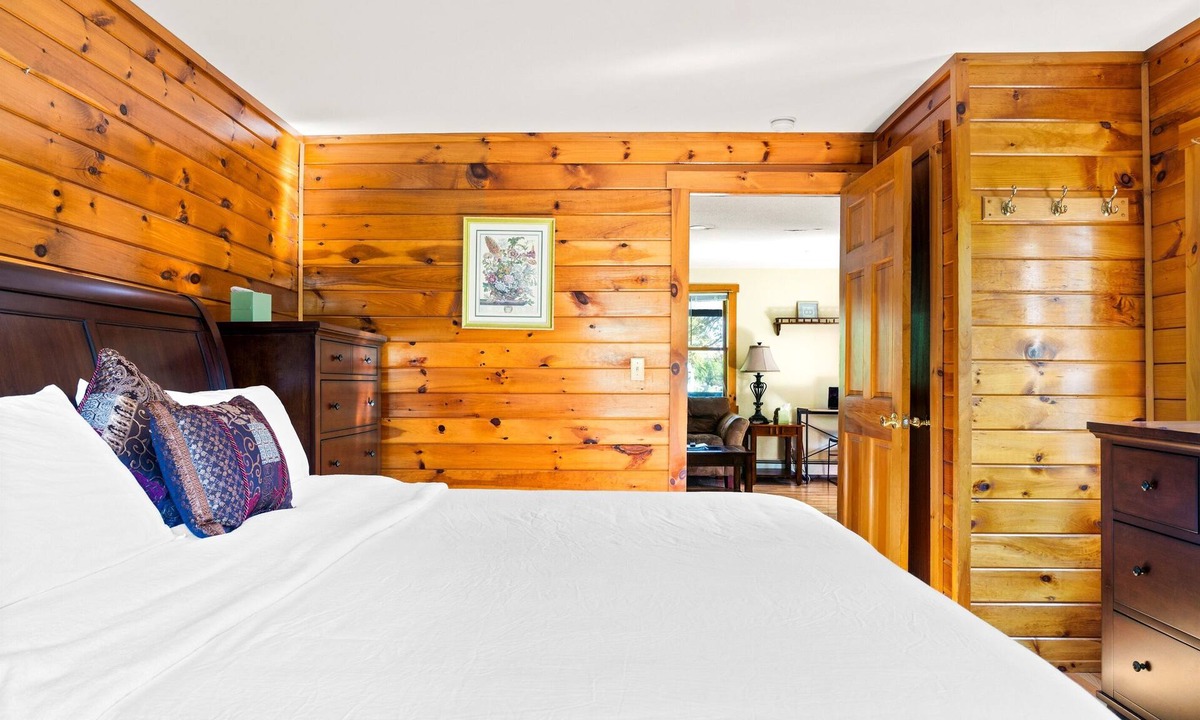 Lake George House | The Lake George Village House|EV Charger|King Bed|Outdoor Dining|Walkable