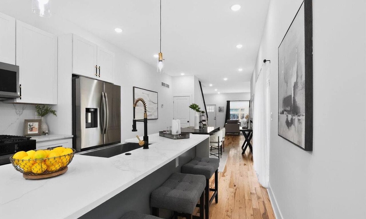 Philadelphia House | The Luxe Presidential Estate @ University City/Spacious 4BR 4.5 BA/Sleeps 10